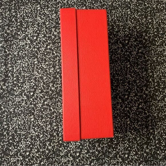 Red Carolina Herrera Gift Box - Picture 4 of 9